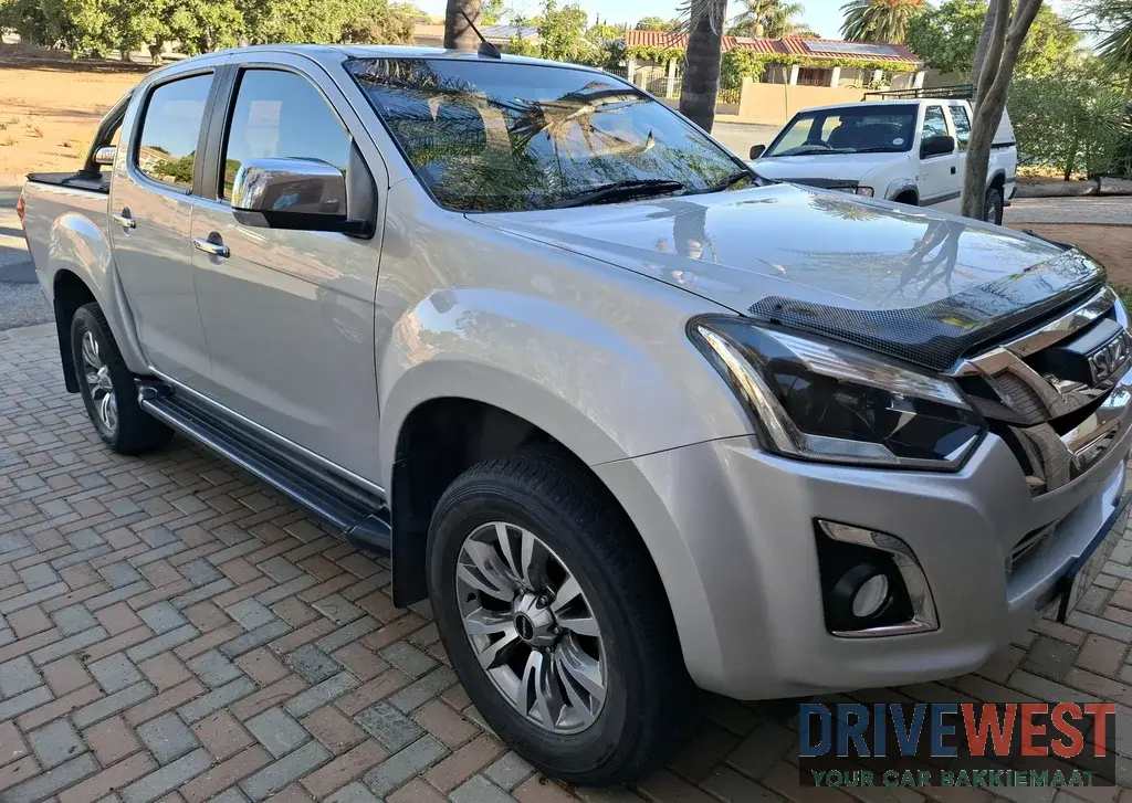 Isuzu KB 300 DTEQ 4x2  D/CAB