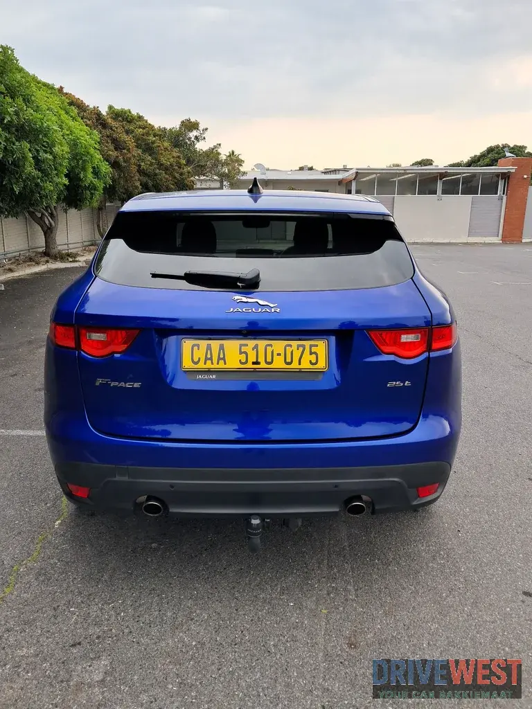 Jaguar F-Pace 25T Pure
