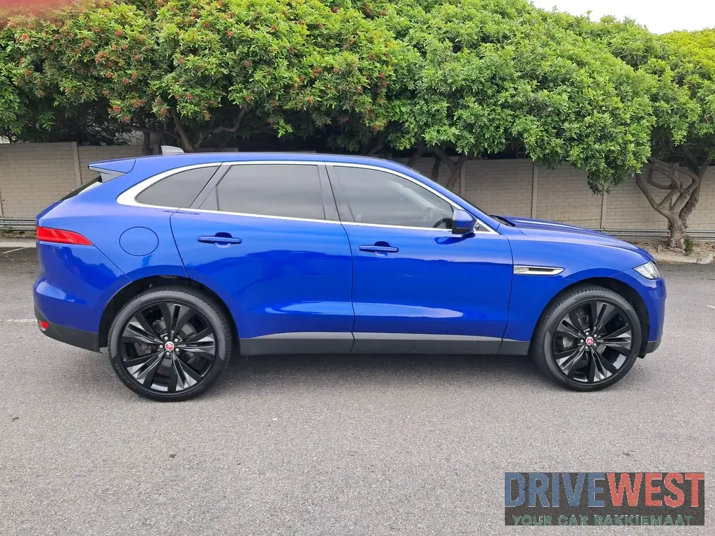 Jaguar F-Pace 25T Pure