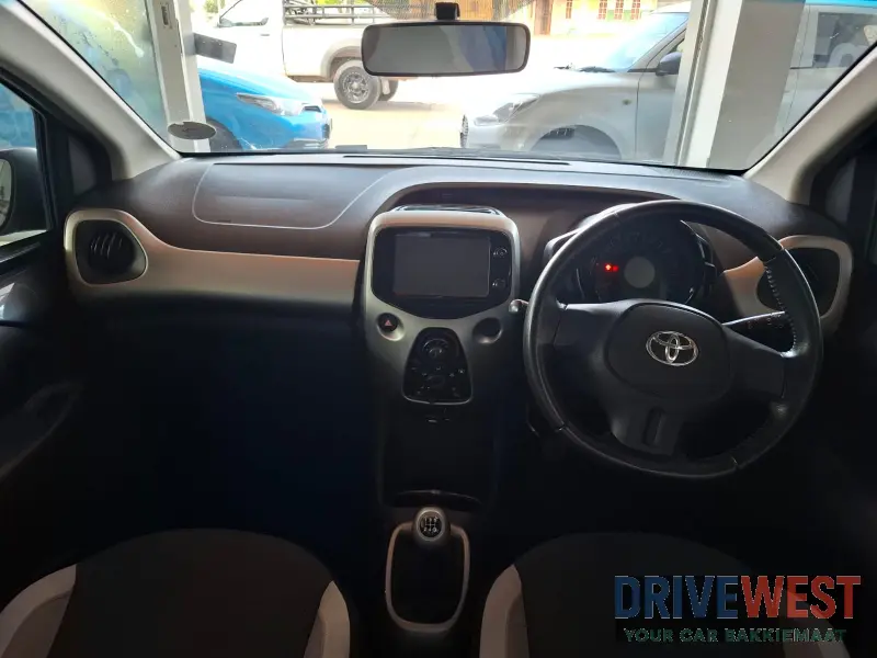 2016 Toyota. Yago 1.0 X-Play 5 Door